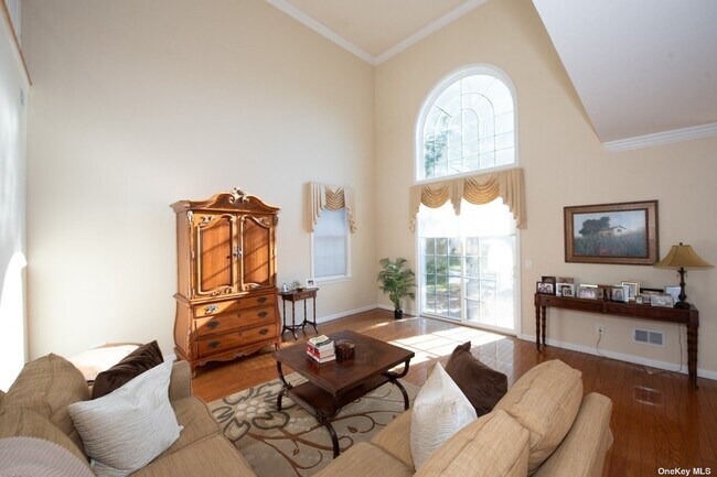 Building Photo - 546 Bardini Dr