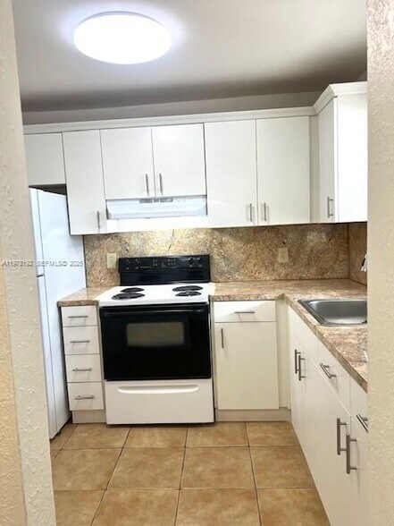 Building Photo - 5100 SW 64th Ave