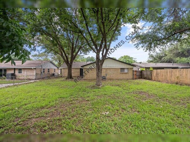 Building Photo - 2510 S Fielder Rd