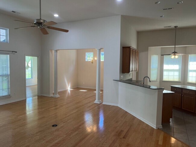 Building Photo - 1716 Waterbrook Dr
