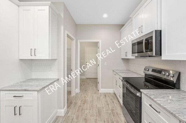 Building Photo - 721 Fairview Dr