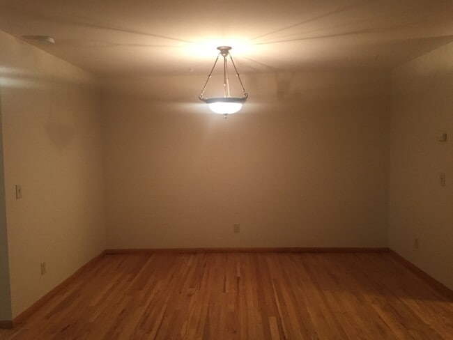 Building Photo - Beautifully Refinished 4BR 2BA Home on Lar...