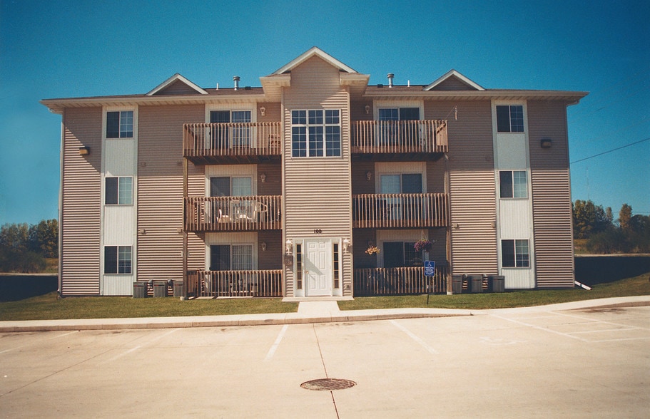 Cedar Trail Village 125 E Boyson Rd Hiawatha IA 52233 Apartment Finder