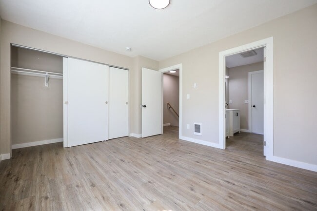 Building Photo - 2-Bedroom Duplex in SE Portland