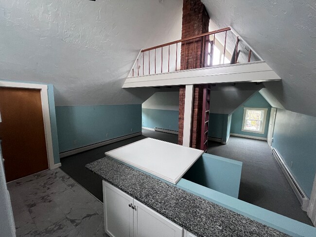 Building Photo - 410 N State St