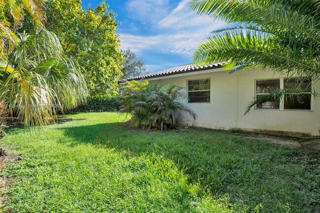 Building Photo - 12193 SW 82nd Ave