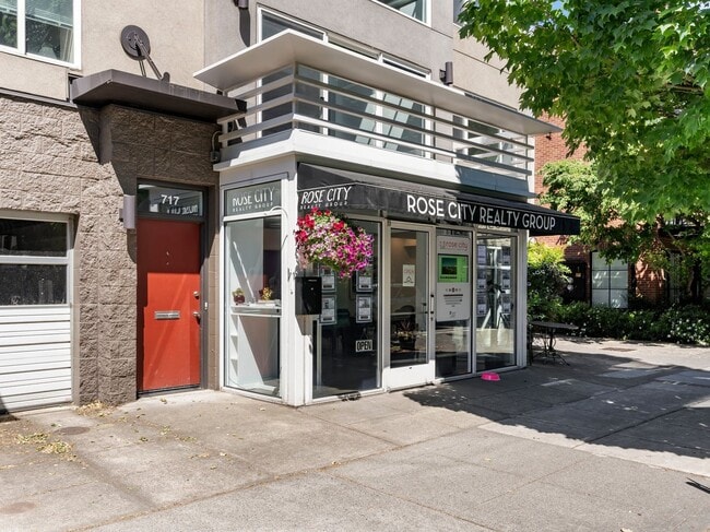 Building Photo - Fully renovated 2 level/2 bed/2 bath pearl...