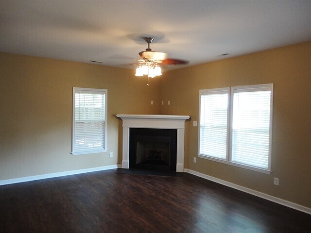Building Photo - 645 Commander Dr