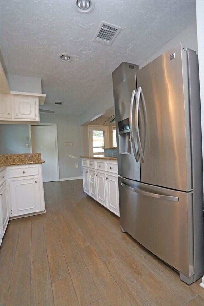 Building Photo - 12870 Westella Dr