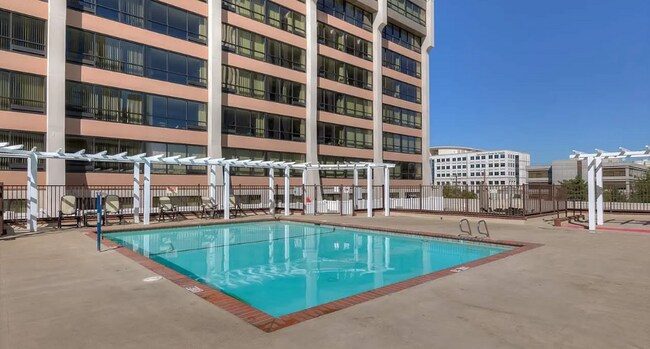 Building Photo - 450 N Arlington Ave