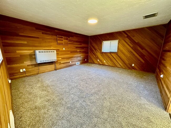 Building Photo - 1204 N Brooklane St