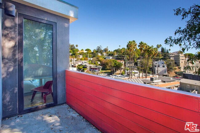 Building Photo - 3248 Descanso Dr