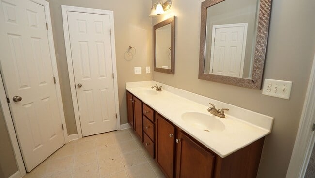 Building Photo - 147 Moonstone Ct