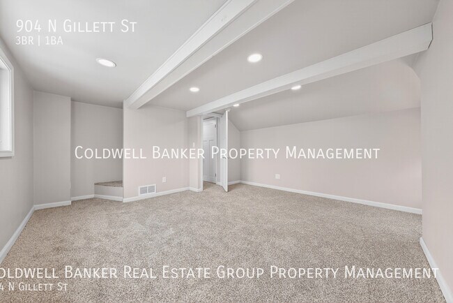 Building Photo - 904 N Gillett St