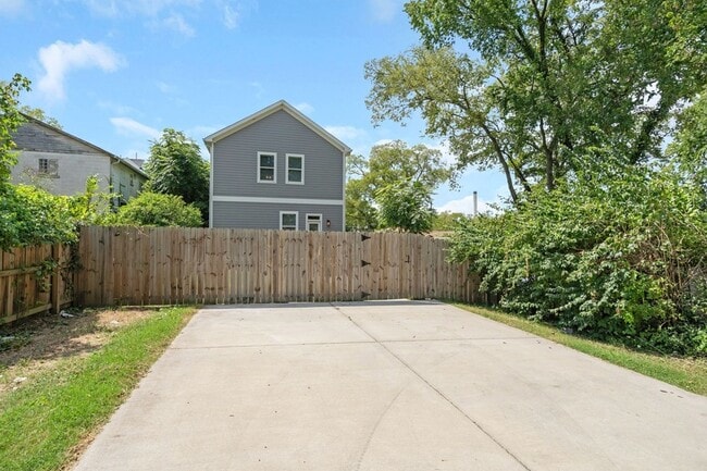 Building Photo - 1109 Cecilia Ave