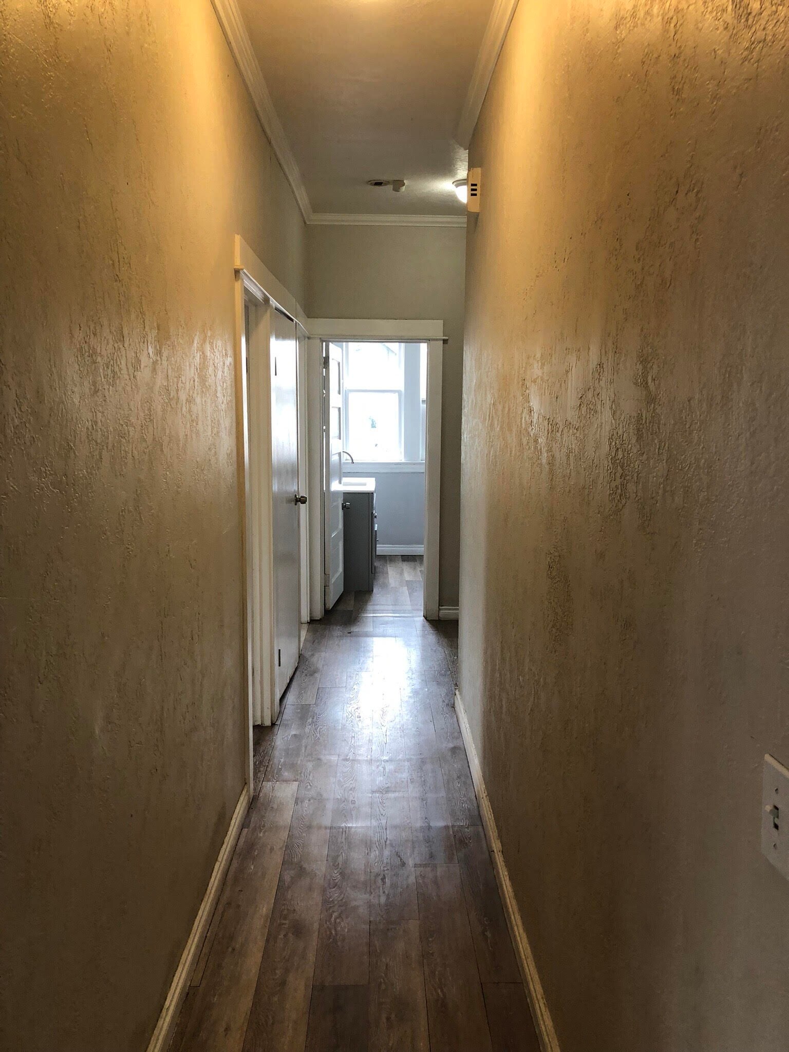 Building Photo - 5410 NE 32nd Pl.