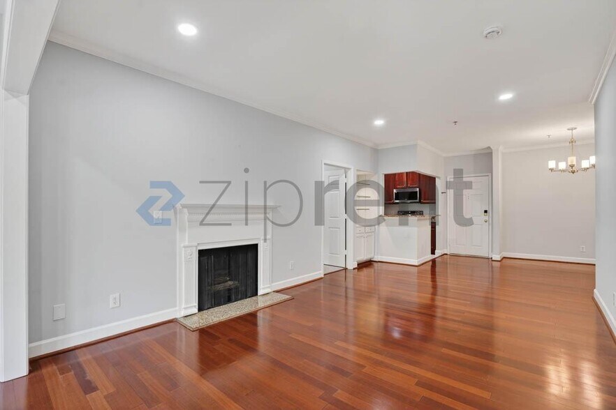 Building Photo - 2921 Lenox Rd NE