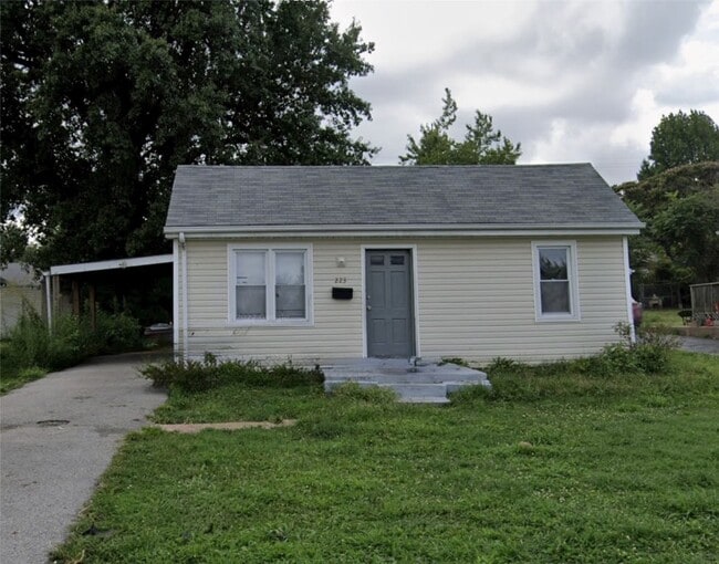 Primary Photo - 223 La Motte Ln