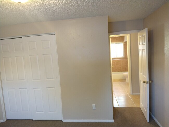 Building Photo - 4715 Scenic Cir