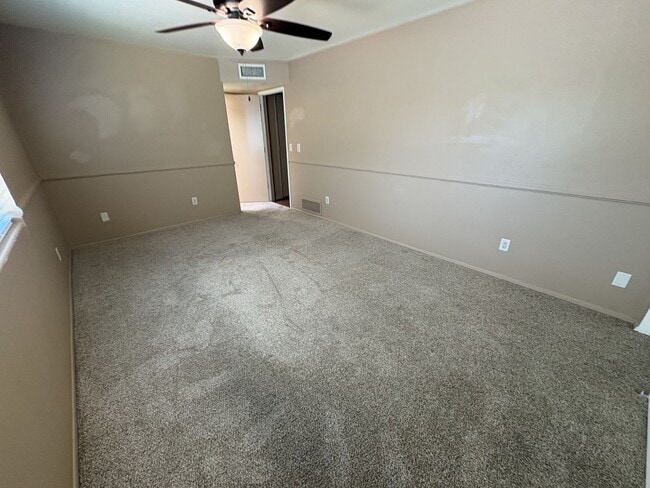 Building Photo - Highly sought community of Colonia Verde