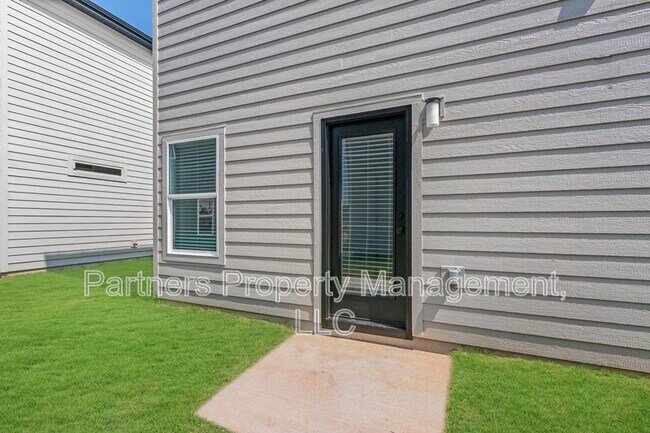 Building Photo - 881 Ventnor Ave