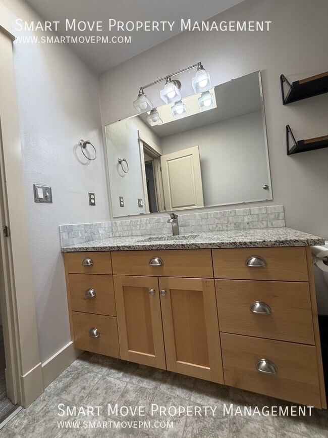 Building Photo - 4251 E Homestead Rim Dr