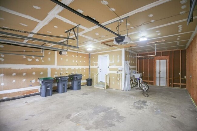 Building Photo - 6000 Blackstone Blvd