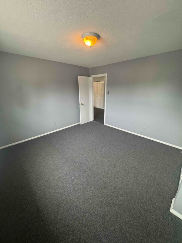 Building Photo - 12 -12A Hartford Tpke