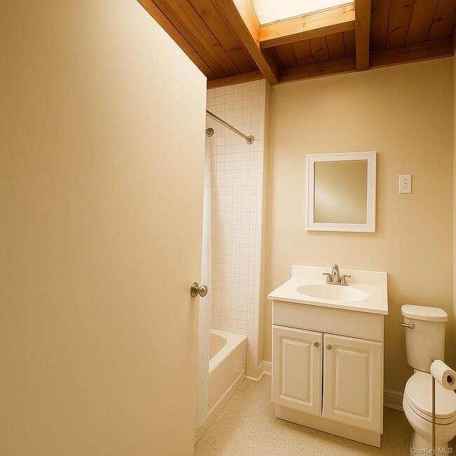 Building Photo - 34 Maple St