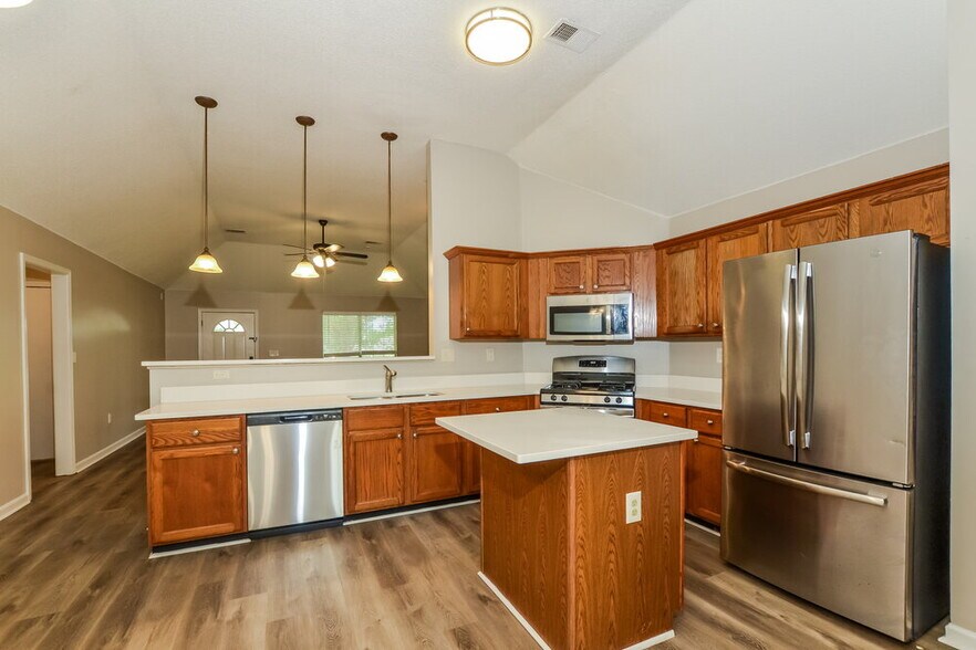 Building Photo - 7100 Hunter's Horn Dr