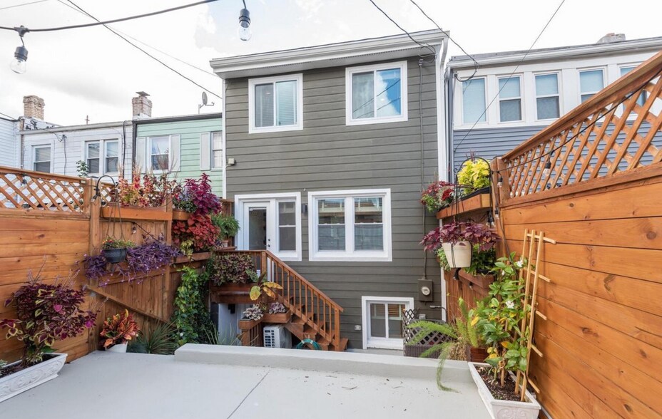 Building Photo - 909 Delafield Pl NW