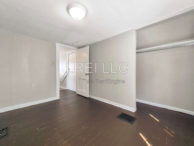 Building Photo - 311 S 38th St
