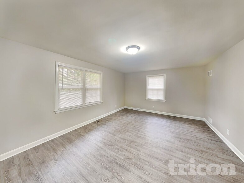 Building Photo - 1122 Paramount Cir