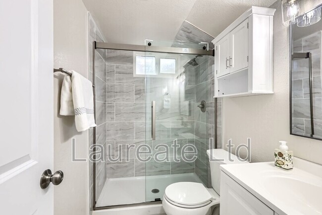 Building Photo - 8344 Charlotte Way