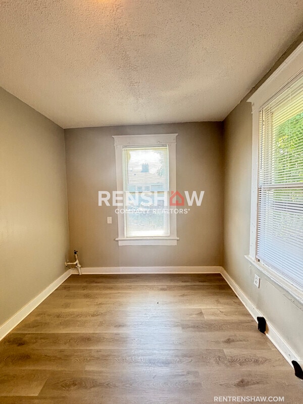 Building Photo - 1423 Lyndale Ave