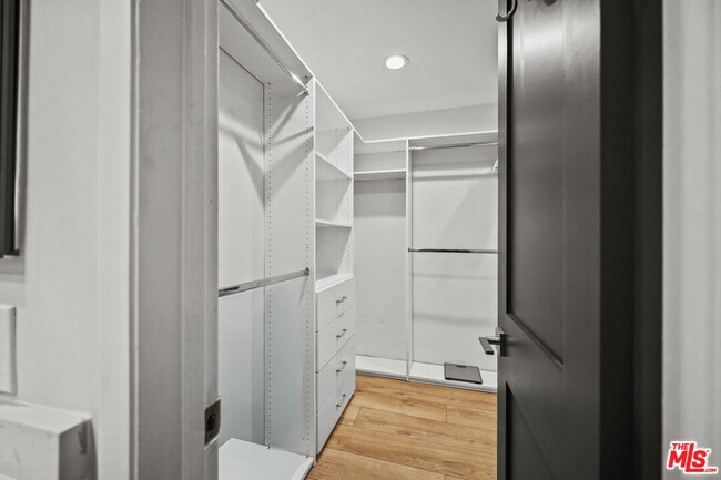 Building Photo - 1045 Kings Rd