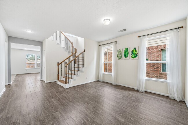 Building Photo - 4118 Lake Cypress Cir