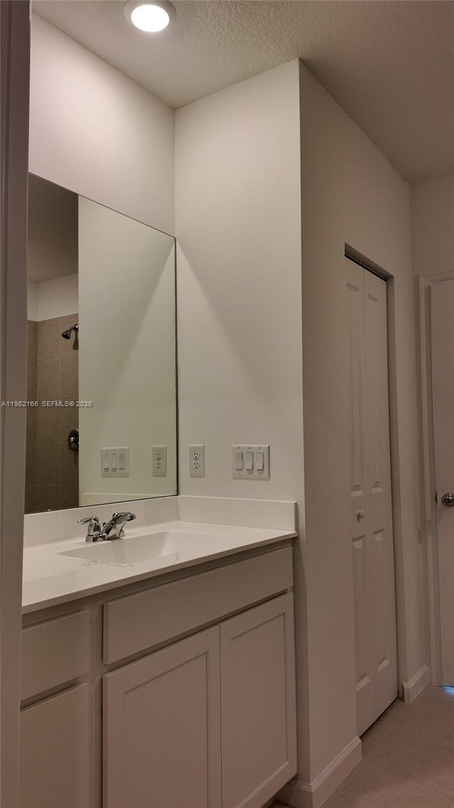 Building Photo - 10722 NW Moon Rise Ln