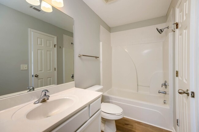 Building Photo - Lee Crossing Neighborhood, Easy access to ...