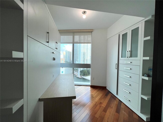 Building Photo - 350 S Miami Ave