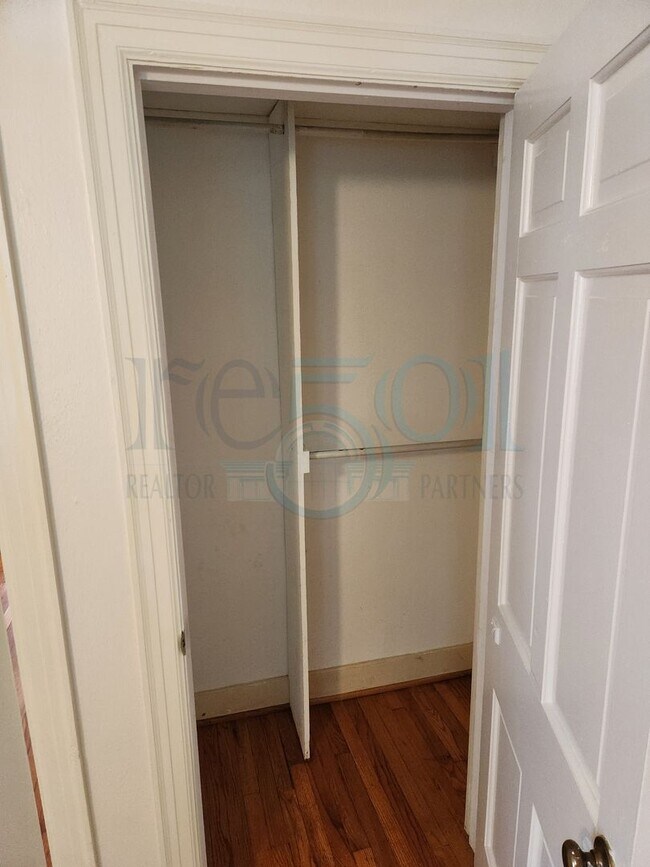 Building Photo - Great 3 Bedroom 1 Bathroom in Forest Heigh...