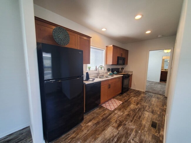 Building Photo - 4100 N Romero Rd