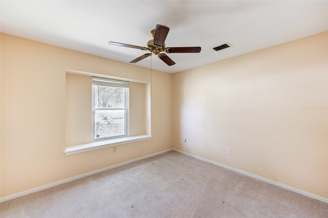 Building Photo - 5711 Weeping Willow Rd