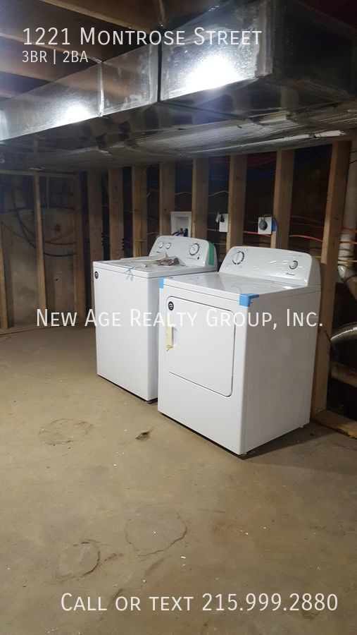 Building Photo - 1221 Montrose St