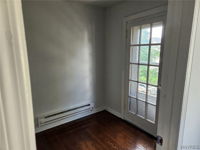 Building Photo - 325 Breckenridge St