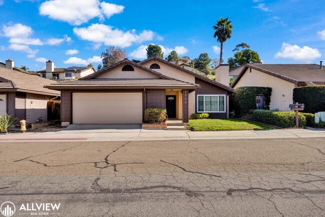 Building Photo - Gated Cimarron 3 Bed/ 2 Bath Home with Garage & Community Amenities