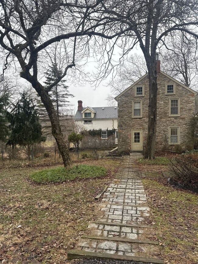 Building Photo - Charming Stacked Stone Farmhouse in Hellertown, PA