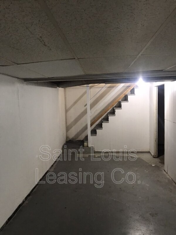 Building Photo - 370 St Edward Ln