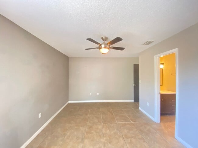 Building Photo - Winter Park Villas! Full Sail/Winter Park 2/2 condo available now!