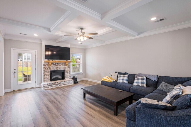 Building Photo - 3580 Hilltop Trl